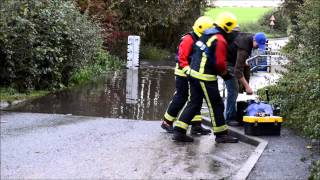 Van stuck in water at Trescott Ford [upl. by Veronika81]