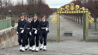 20241113 Onsdag Drottningholms Slott vaktavlösning LedR Enköping  Blekinge flygflottilj F 17 [upl. by Ida]