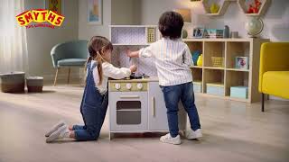 La cuisine en bois Kitchen Corner tattend chez Smyths Toys [upl. by Sausa]