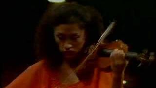 Kyung Wha Chung plays Bach  Violin Concerto  A minAllegro [upl. by Lletnwahs]