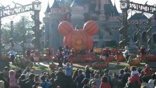 Mickeys Halloween Treat in the Street HD  Disneyland Paris [upl. by Percy]