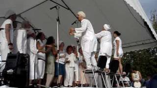 One Voice Mantra Choir led by Gurudass Kaur Kundalini Yoga Festival France 810 pt 1 [upl. by Nrev]