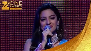 Zee Cine Awards 2005 Juhi Chawala Singing [upl. by Ruffi]