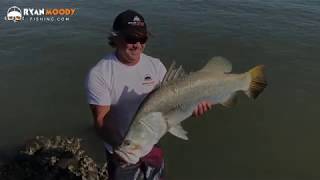 Catching barramundi from the rockwall or breakwall using the Uninterested Technique [upl. by Phillips]