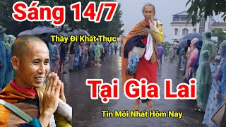 Sáng 147 Thầy Minh Tuệ Đi Khất Thực Sớm Bà Con Đến Rất Đông Đảnh Lễ Thầy [upl. by Ettari631]