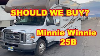 Looking at a 2019 Winnebago Minnie Winnie 25B [upl. by Ajiat110]