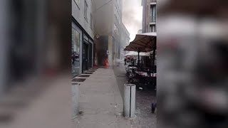 Incendio in Corso Vittorio Emanuele a Milano evacuati negozi [upl. by Serdna]