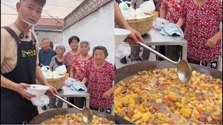 Great The amazing guy cooked potato chicken stew to share with the old people [upl. by Aniger]