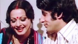 Amitabh Bachchan gives Rekha money  Do Anjaane  Bollywood Scene 731 [upl. by Hogen234]