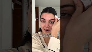 Kendall Jenner su truco con la Gua Sha para las cejas [upl. by Maison260]