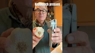 Knoblauch mit Schale pressen cooking garlic tipps [upl. by Nodrog473]