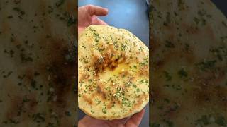 Knoblauch Naan😍 Das Rezept findest du in den Kommentaren👇🏼 [upl. by Anicul592]