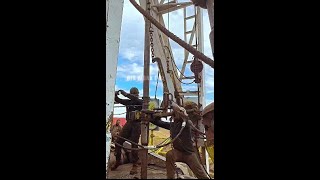 drilling operation rig operation drilling oil tripping [upl. by Nylarak]