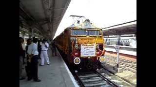 Inaugural Run of LTT  Allahabad Duronto with Decorated WCAM3 [upl. by Haik]