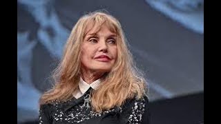 Arielle Dombasle virée de léglise Quelquun détrange ma approchée [upl. by Analaf]