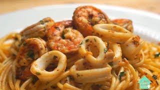 How to make Seafood Spaghetti aglio e olio 如何烹煮海鲜蒜香意大利面 [upl. by Davie]