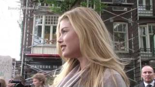 BeautyJournaal TV Vijf minuten met Doutzen Kroes [upl. by Autrey]