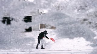 Plus de 70 des Américains touchés par une vaste tempête hivernale à lavantveille de Noël [upl. by Lolita]