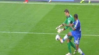 Chelsea vs Schalke HD Samuel Etoo Vs GoalKeeper  Ridiculous Challenge  06112013 [upl. by Kramnhoj]