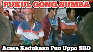 Budaya Sumba  Pukul Gong  Anak Kecil Ronggengmenari  Kedukaan Puu Uppo [upl. by Kalfas]