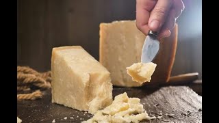 Formaggio Parmigiano Reggiano la lavorazione del Caseificio Agricolo del Milanello Terre di Canossa [upl. by Lowson]