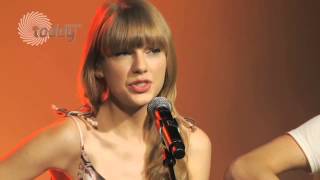 Taylor Swift I Knew You Were Trouble Live Acoustic [upl. by Hamachi]