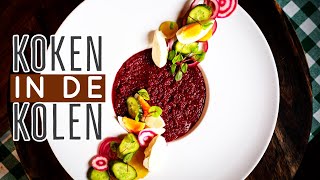 Koken in de gloeiende kolen Borscht van gepofte rode bieten [upl. by Eirrot]