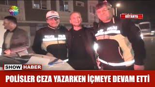 Polisler ceza yazarken içmeye devam etti [upl. by Rozele]