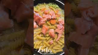 Lachs Nudel Brokkoli Pfanne 🤤 Rezept in der Beschreibung Shorts [upl. by Malca129]