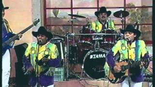 Los Tigrillos  Que linda es Lupe En vivo Telemax Hermosillo 1996 [upl. by Gnilyam736]