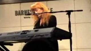 Loreena McKennitt at Barnes and Noble Stolen Child English subtitles [upl. by Teirtza]