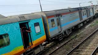 लोकल ईएमयू vs हमसफर एक्स्प्रेस  Local EMU vs Humsafar Express [upl. by Schonfeld]