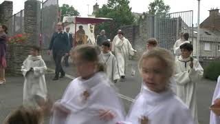 Procession du SaintSacrement pour la FêteDieu 2019 [upl. by Suzy]