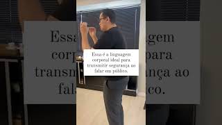 Essa é a linguagem corporal ideal para transmitir segurança ao falar em público shorts [upl. by Saffian528]