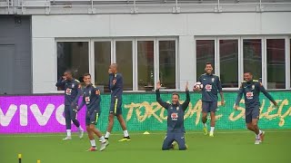 Neymar goes wild at Coutinhos quotelastic dribblequot nutmeg [upl. by Evanthe]