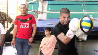 Entrenamiento de Wilfredo Vazquez Jr [upl. by Riordan837]