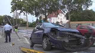 PKW gegen Verkehrsschild  1 Verletzte an Bonner Reuterbrücke am 130719 [upl. by Eletnahs698]