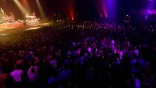 Laura Pausini  Unemergenza damore Live in Paris 05 [upl. by Yra715]