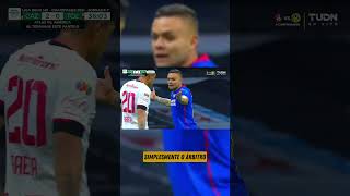 Esse ÁRBITRO é o MELHOR ZAGUEIRO do futebol shorts futebol brasileirão [upl. by Law]