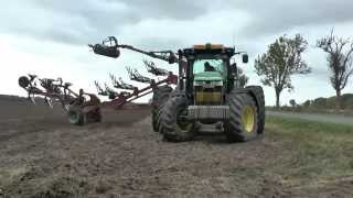 Ploughing in 2015 with a John Deere 7215R and 7 furrow Kverneland plow outside Rome in October 201 [upl. by Modesta]