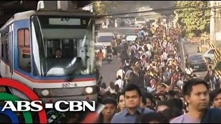 MRT train delay causes long lines [upl. by Vivien580]