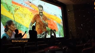 Valleem Thetti Pulleem Thetti  Audience Review  Theatre Response  Kunchacko boban  Shyamili [upl. by Enyalaj]