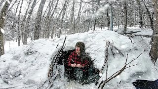 Bushcraft WINTER CAMPING Alone Build WARM SNOW Shelter WOODSTOVE Inside SNOWFALL amp Cowboy Steak ASMR [upl. by Eta]