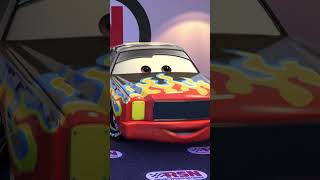 Relâmpago McQueen Ajuda O Rei  Carros Pixar [upl. by Ruff]