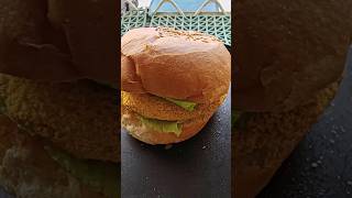 Simpleamptasty burger recipe🍔yasminvlogfoodchickenburger recipebrackfast recipe🌿 chutney burger😋 [upl. by Novyaj]