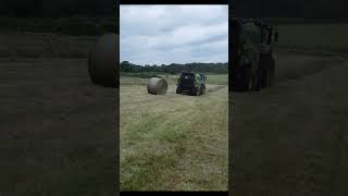 Foin 2024 Botte trop Ronde drone John Deere V461R Ball too round  Hay 2024 [upl. by Peper]