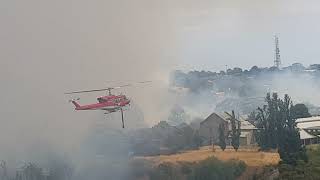 Microflites Helitak 338 fights a 4th alarm grass fire in Maribyrnong [upl. by Callahan13]