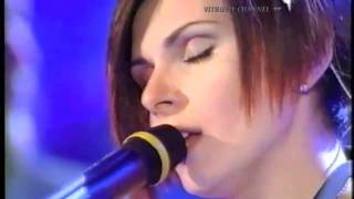 Silvia Mezzanotte Matia Bazar quotQuesta nostra grande storia damorequot  Sanremo 2001 [upl. by Godard]