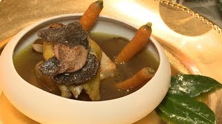 Recette  poularde truffée et foie gras poché  Météo à la carte [upl. by Anauqes]