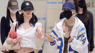 에스파aespa 왕사탕 카리나 amp 거북이 인형 윈터 입국 Karina amp Winter Airport Arrival｜인천공항 240806 [upl. by Hamlani]